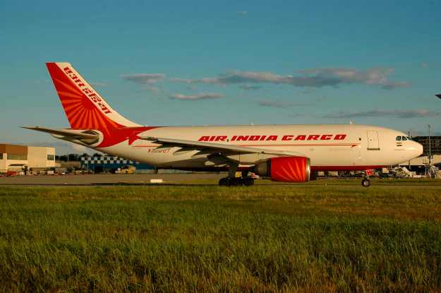 Copyright Photo: Bernhard Ross.  Please click on photo for full view, information and other Air India photos.