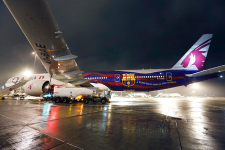 Qatar 777-300 A7-BAE (14-FC Barcelona)(Grd)(Qatar)(LRW)