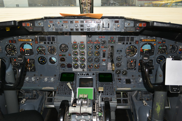 US Airways 737-400 N406US cockpit (JS)(LRW)