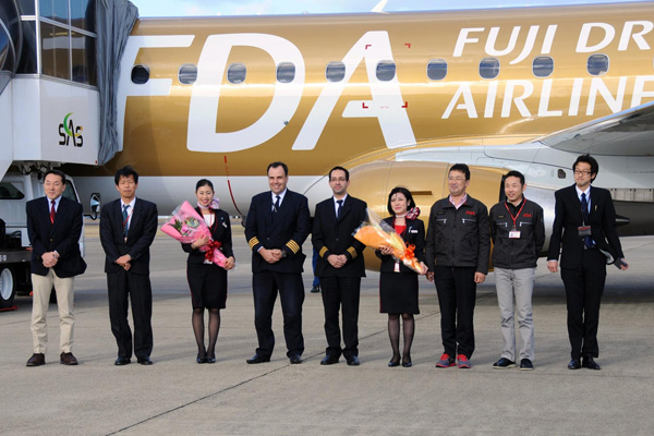 FDA-Fuji Dream Airlines ERJ 175 JA09FJ (09-gold)(ceremony)(FDA)(LRW)